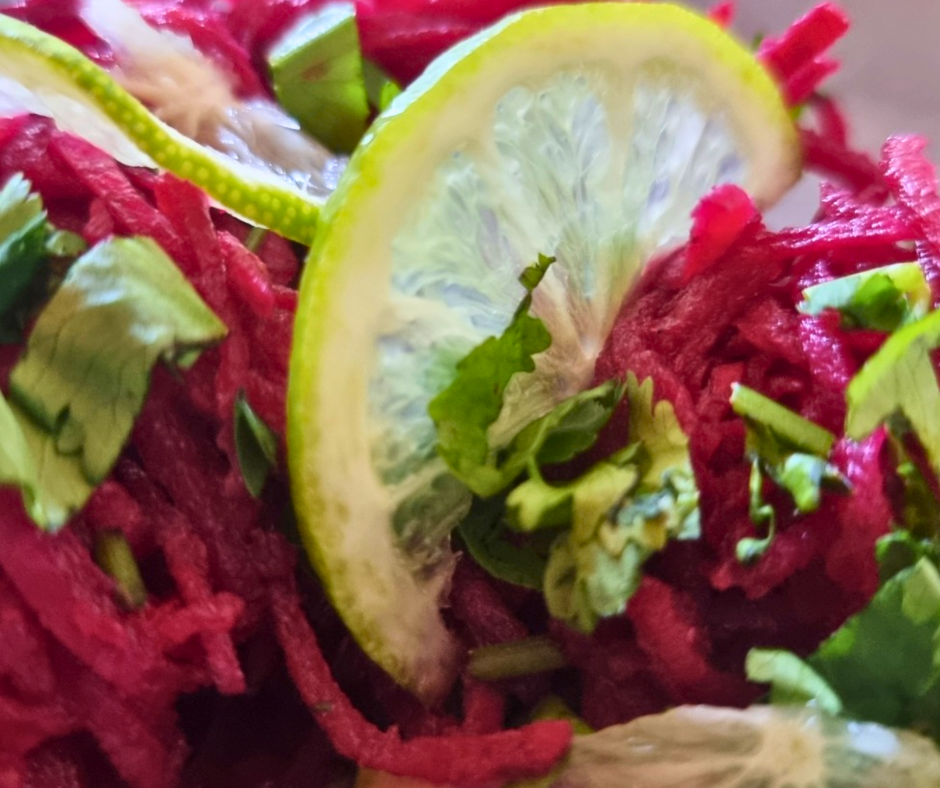 Cuisine ayurvédique – assiette équilibrée et colorée