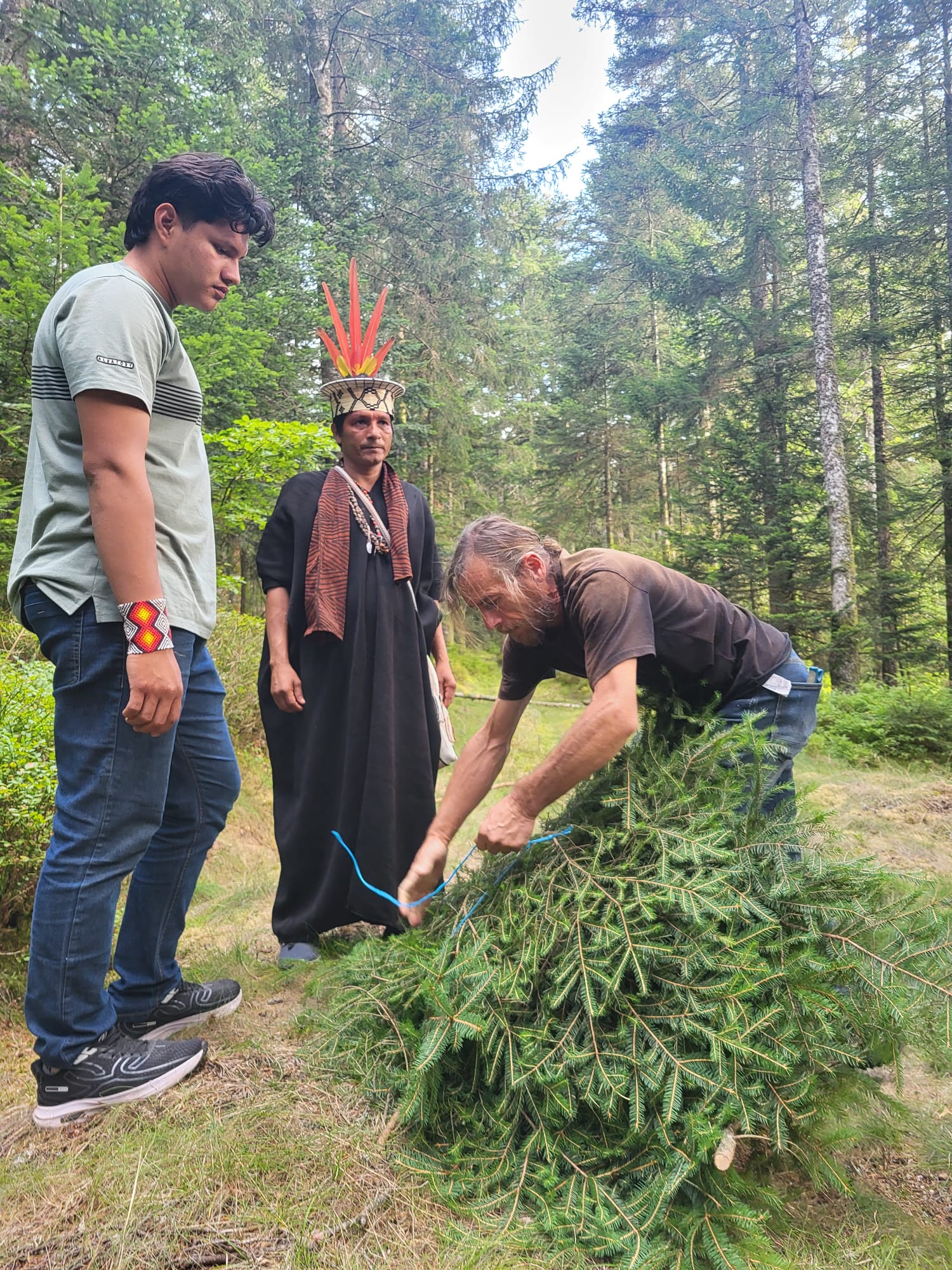 Rencontre avec la délégation ashaninka autour des plantes, en Lozère