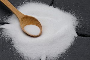 Sucre en poudre et cuillère en bois, envie de sucre